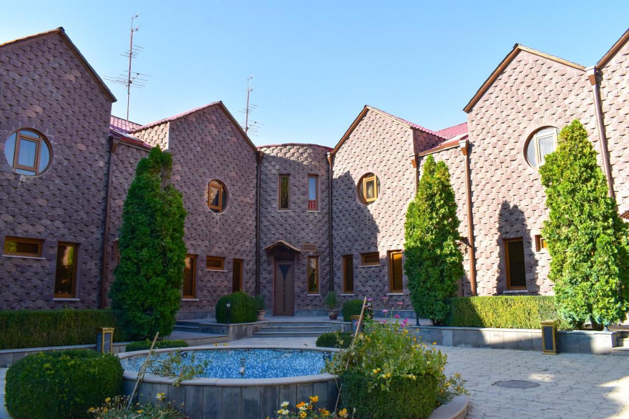 Ureni Hotel Kasagh Esterno foto